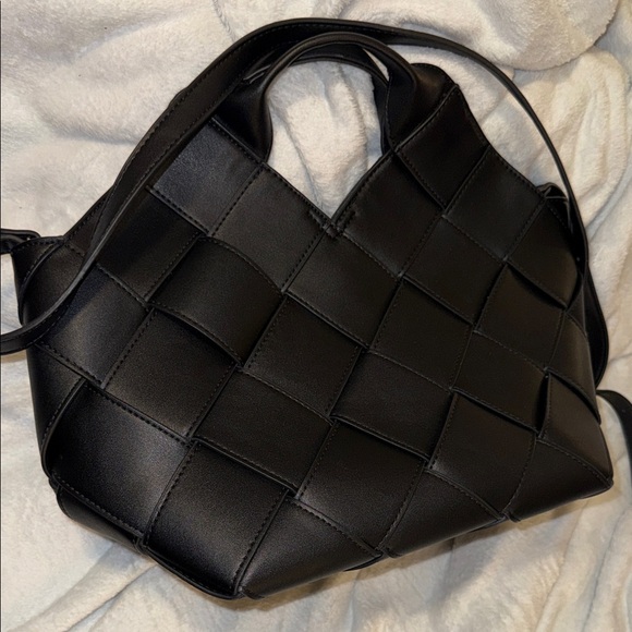 Urban Expressions Certified Vegan Chic Black Quilted hand/Shoulder Bag